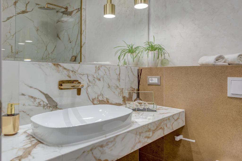 Beachfront Apartment Σπλιτ Εξωτερικό φωτογραφία
